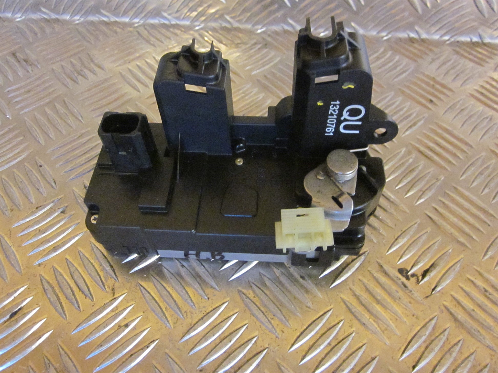 Opel Vectra C Dørlås Med OEM Nr. 13210761 Fra Opel Ophugger