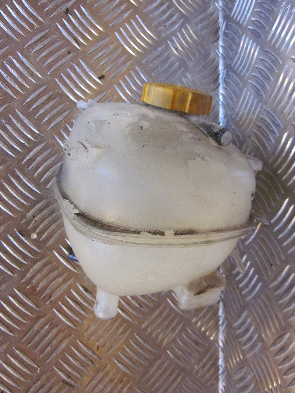 Opel Vectra C Ekspansionsbehold Med OEM Nr. 9202200 Fra Opel Ophugger