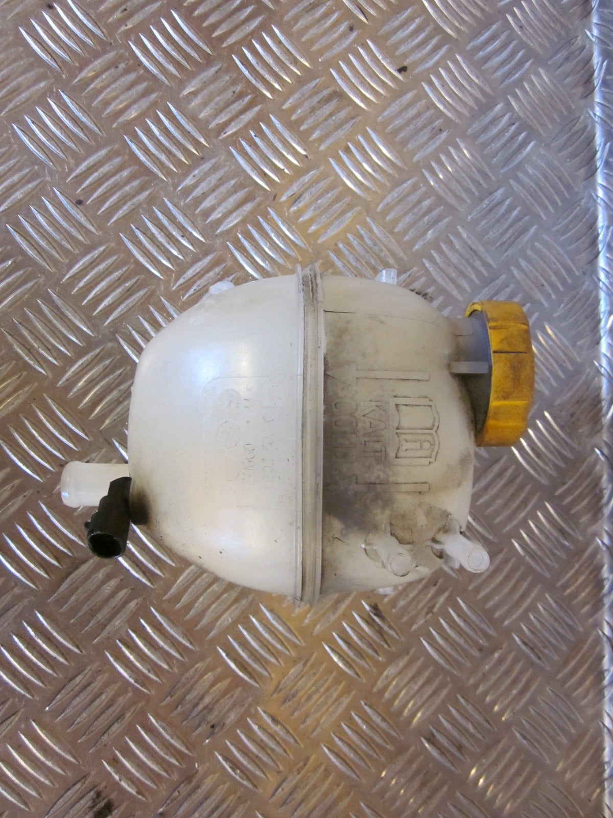 Opel Vectra C Ekspansionsbehold Med OEM Nr. 9202200 Fra Opel Ophugger
