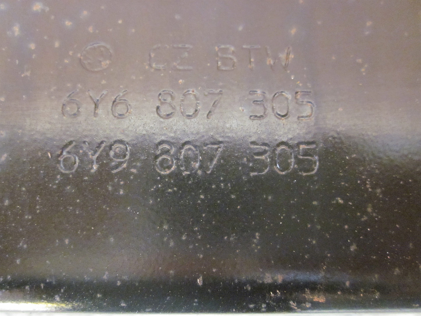 Skoda Fabia Bagkofanger Rå Med OEM Nr. 6Y9807305 Fra Skoda Ophugger