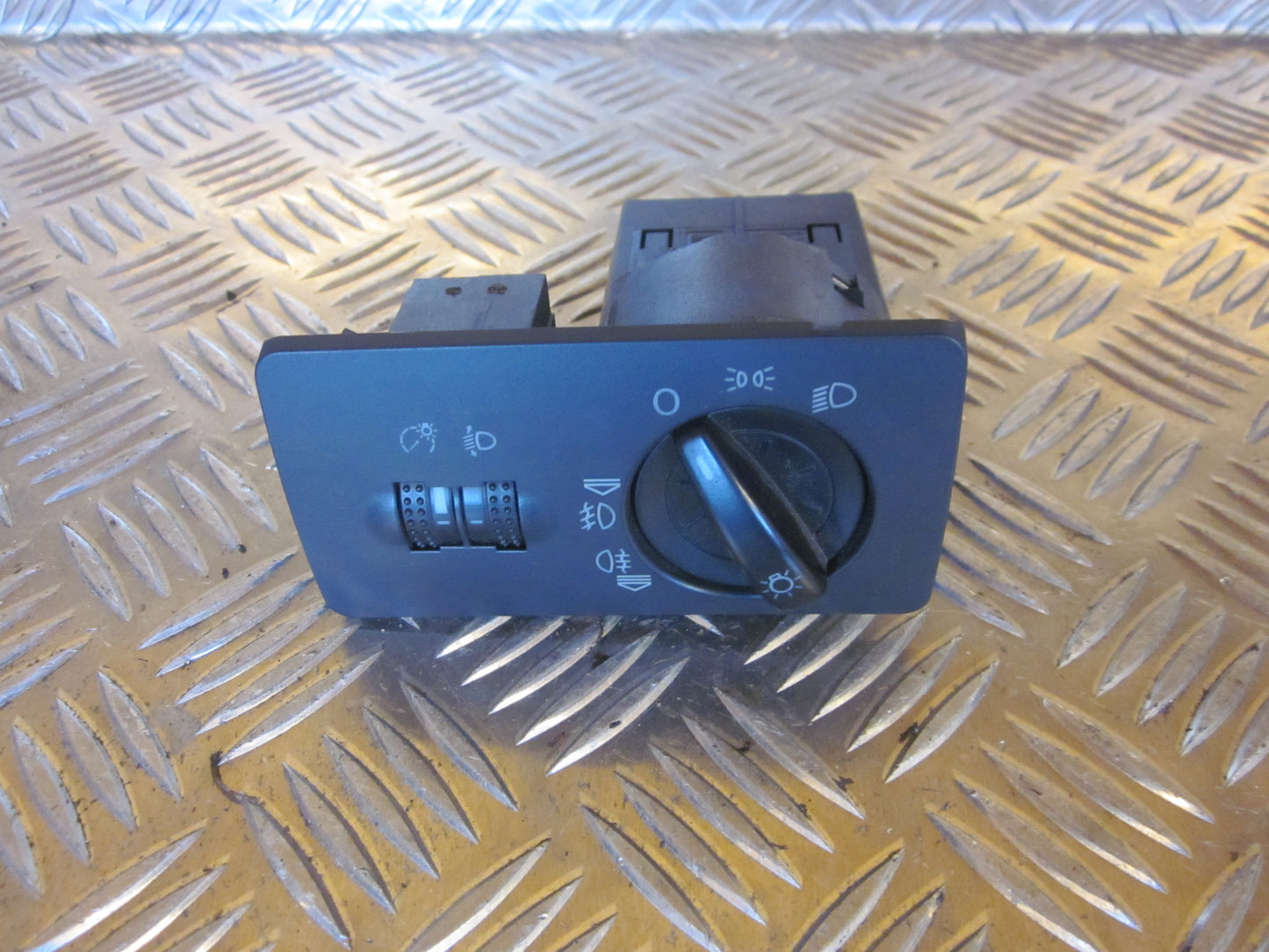 Skoda Fabia Kontakt Lys Med OEM Nr. 6Y1941531H Fra Skoda Ophugger