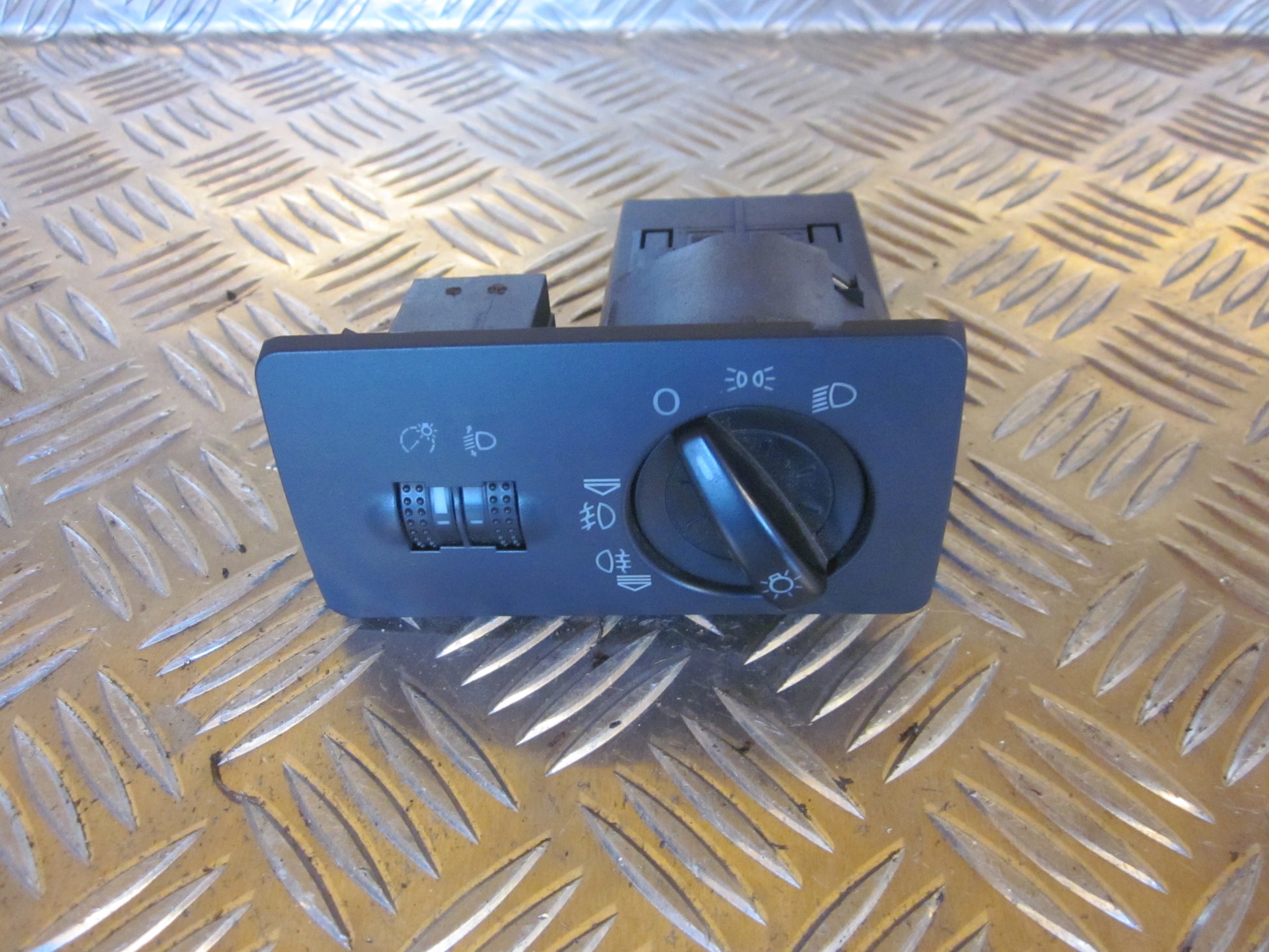 Skoda Fabia Kontakt Lys Med OEM Nr. 6Y1941531A Fra Skoda Ophugger