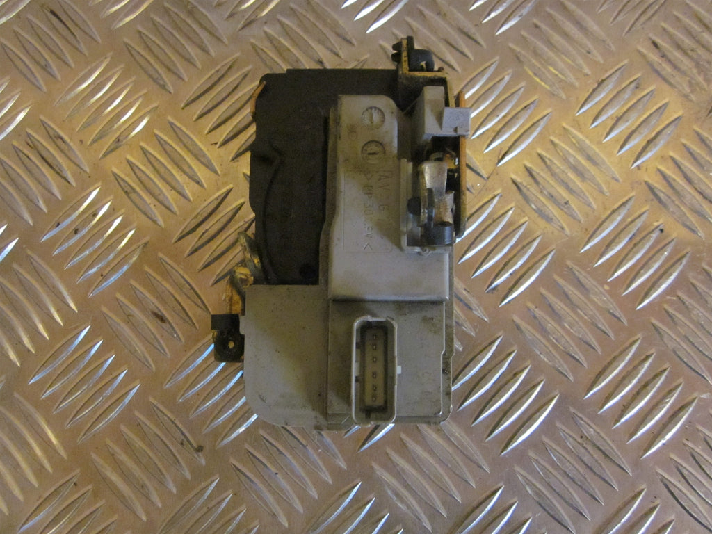 Peugeot 206 Dørlås Med OEM Nr. 9137E5 Fra Peugeot Ophugger