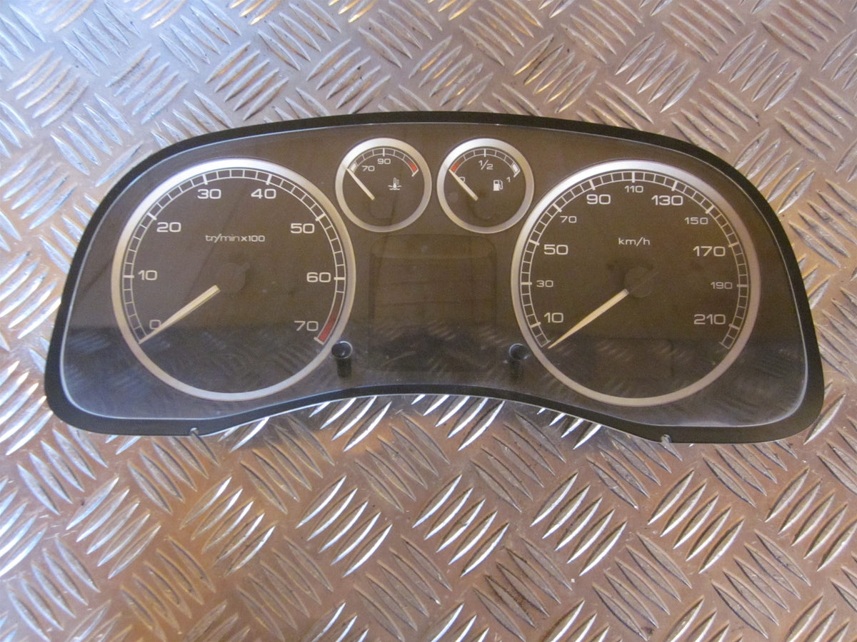 Peugeot 307 Speedometer - Instrument Med OEM Nr. 9636708280 Fra Peugeot Ophugger