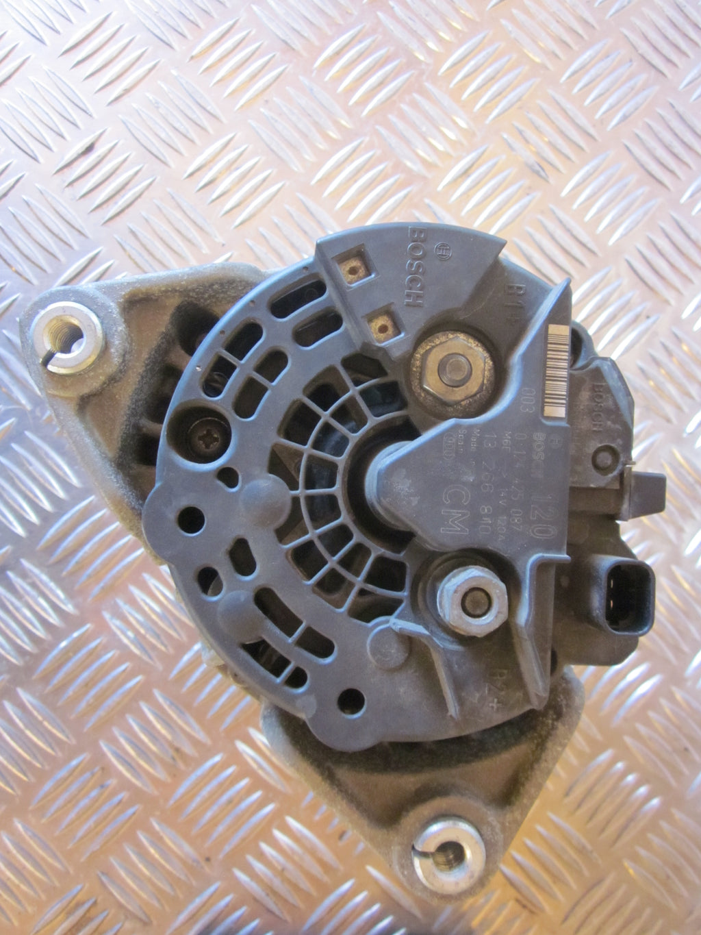 Opel Corsa D Generator Med OEM Nr. 0124425087 Fra Opel Ophugger