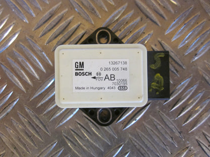 Opel Corsa D Esp Div. Dele Med OEM Nr. Ophugger Fra Opel Ophugger