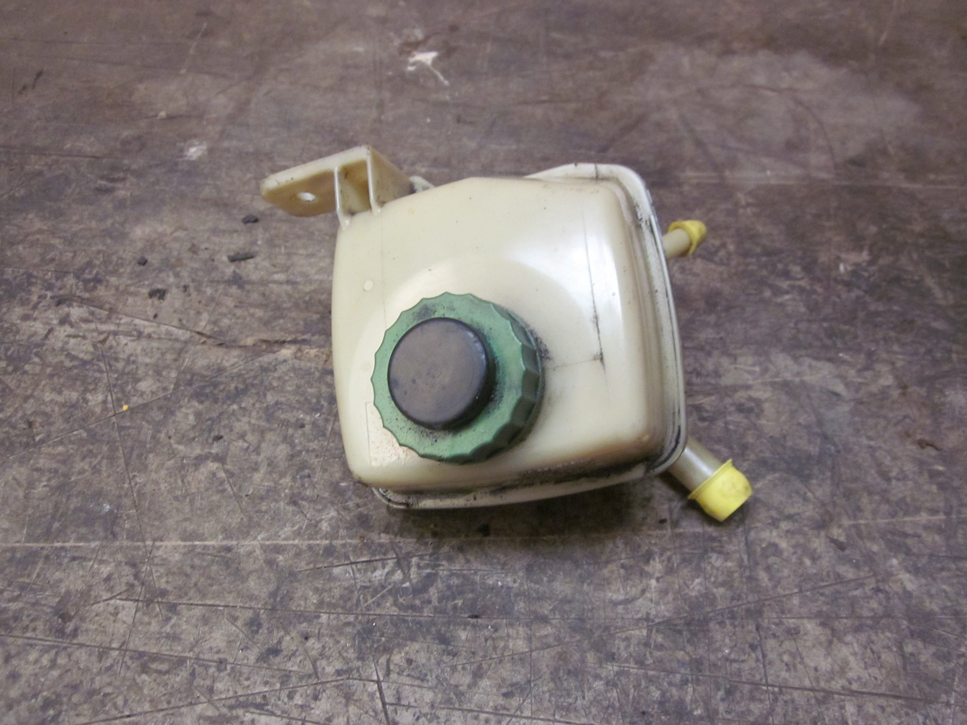 VW Caddy 2K Servobeholder Med OEM Nr. 2K0422371A Fra VW Ophugger