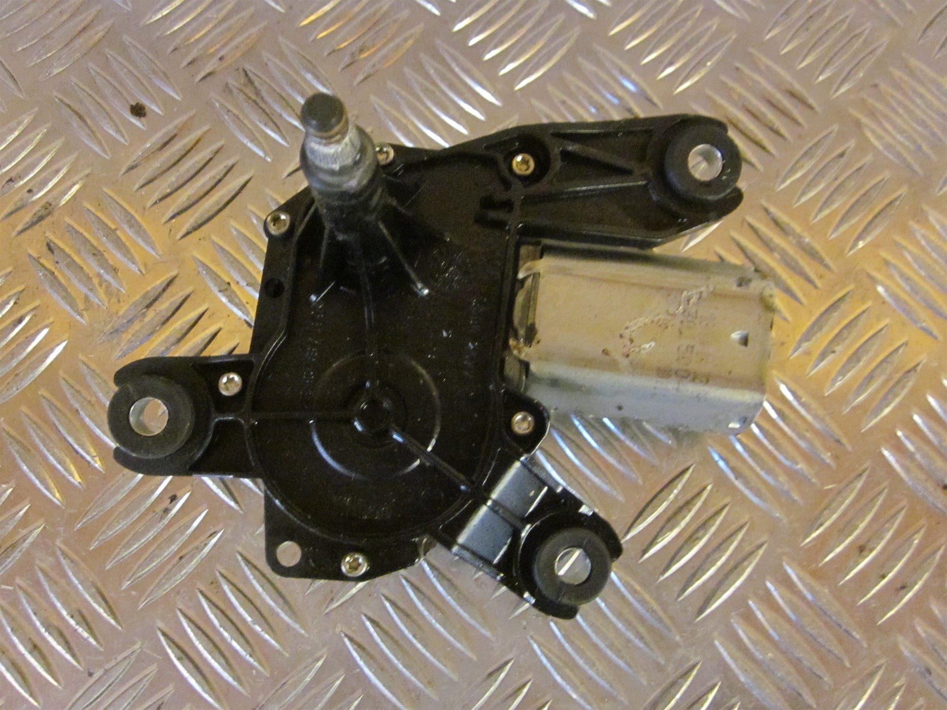 Opel Combo C Bagrudevisker Motor Med OEM Nr. Ophugger Fra Opel Ophugger