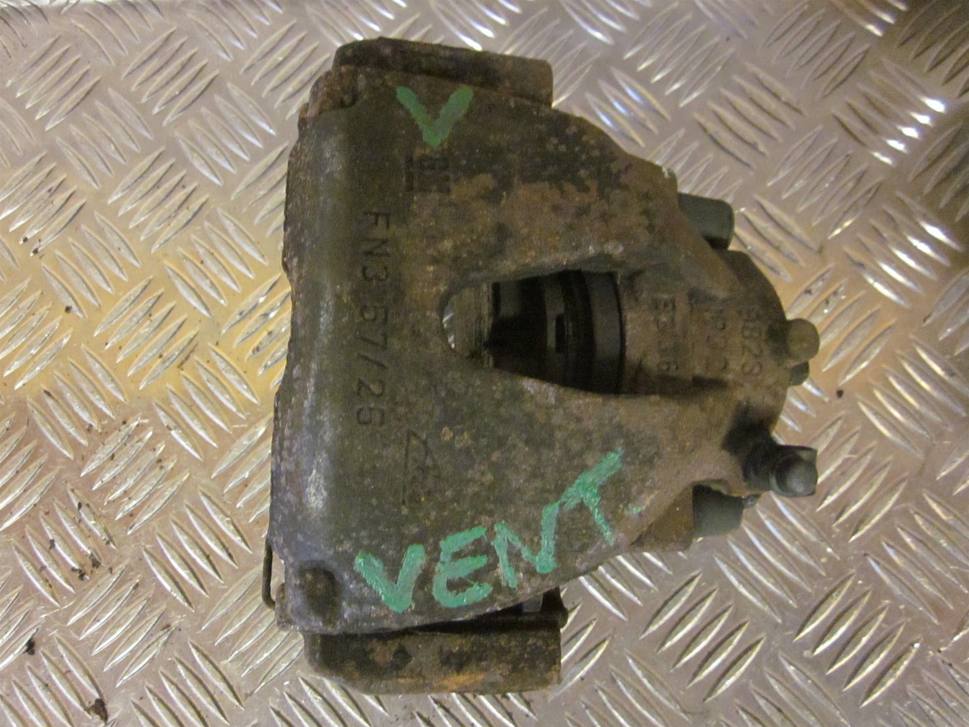 Opel Combo C Bremsekaliber VF Med OEM Nr. Ophugger Fra Opel Ophugger