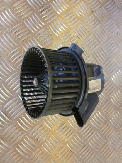 Peugeot 307 Varmeblæser Med OEM Nr. 6441S6 Fra Peugeot Ophugger