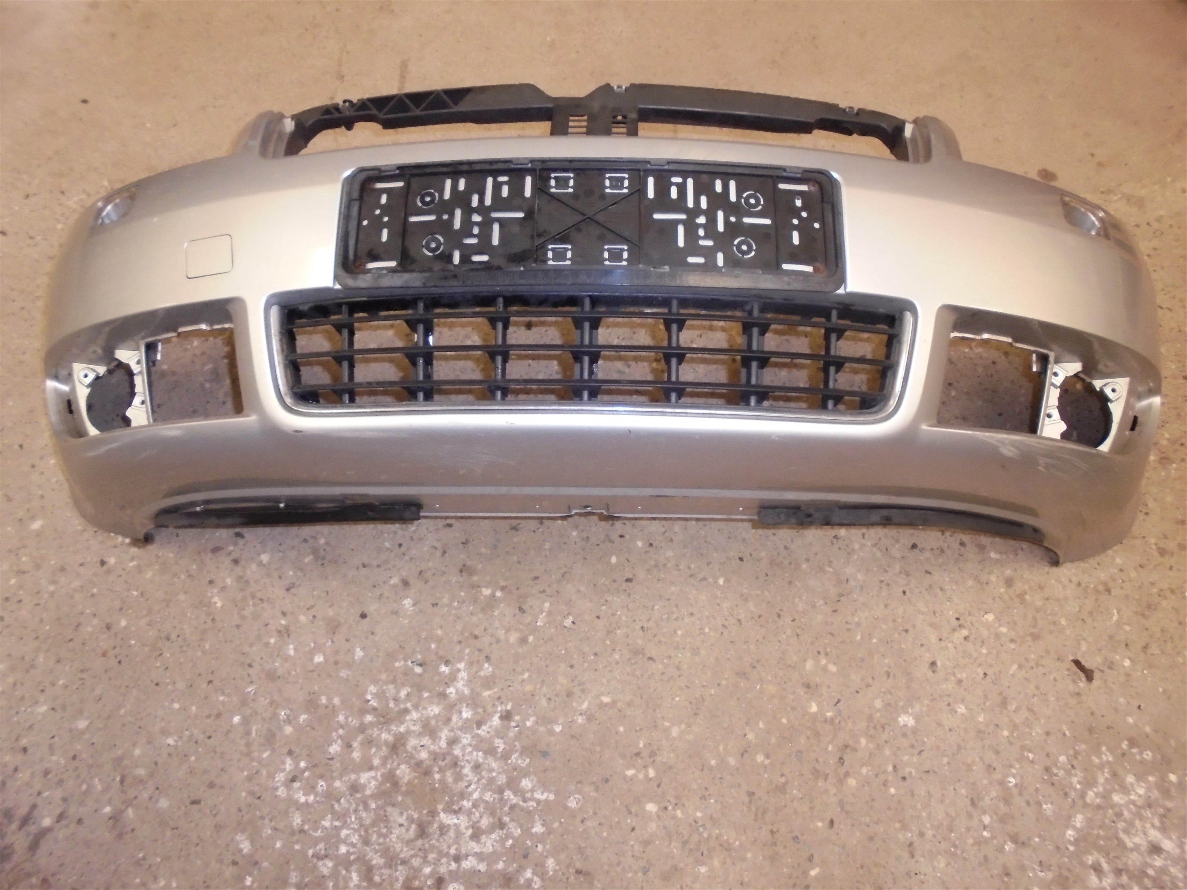 Audi A4 Forkofanger Med OEM Nr. 8H0807437 Fra Audi Ophugger