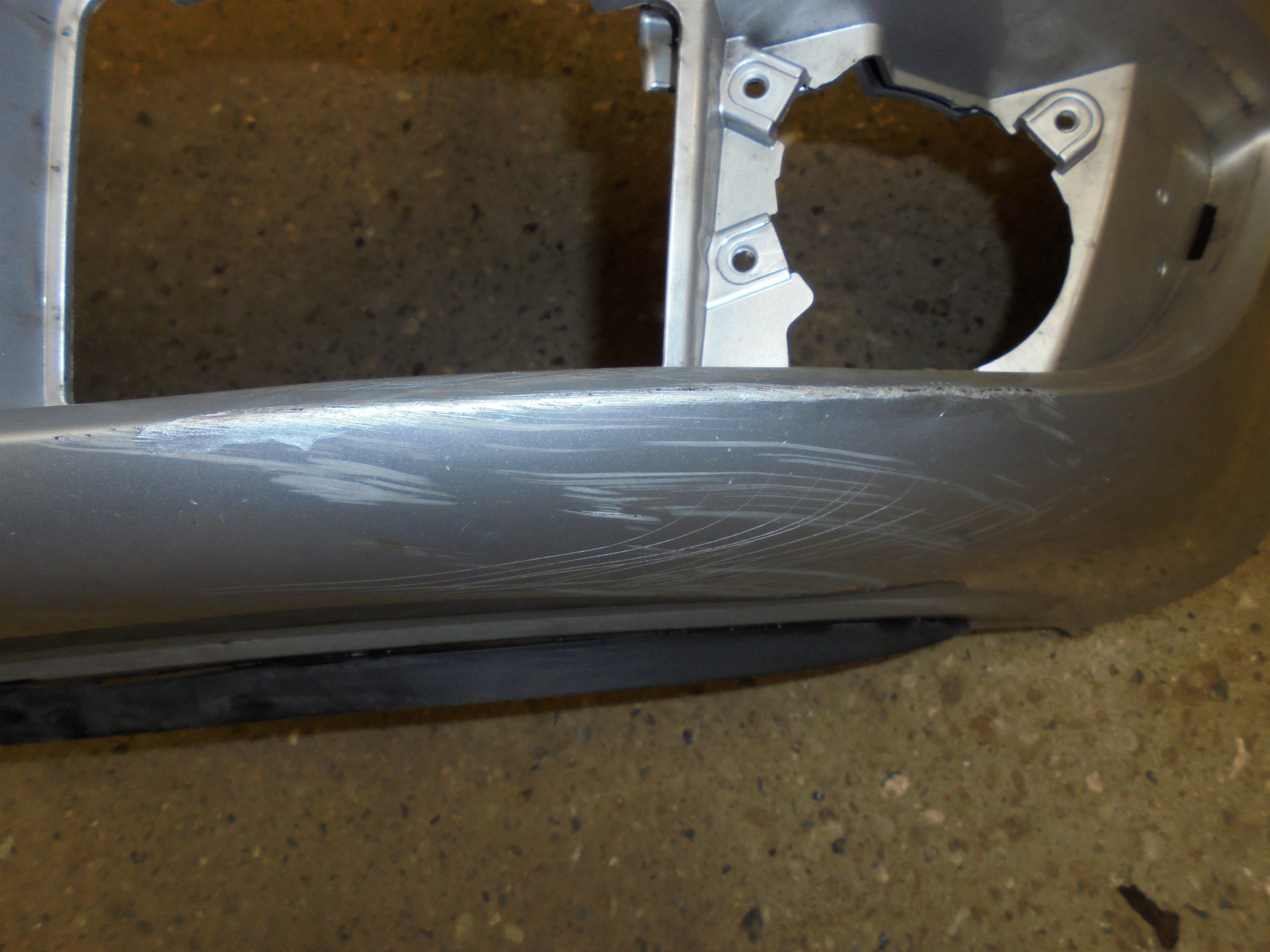 Audi A4 Forkofanger Med OEM Nr. 8H0807437 Fra Audi Ophugger