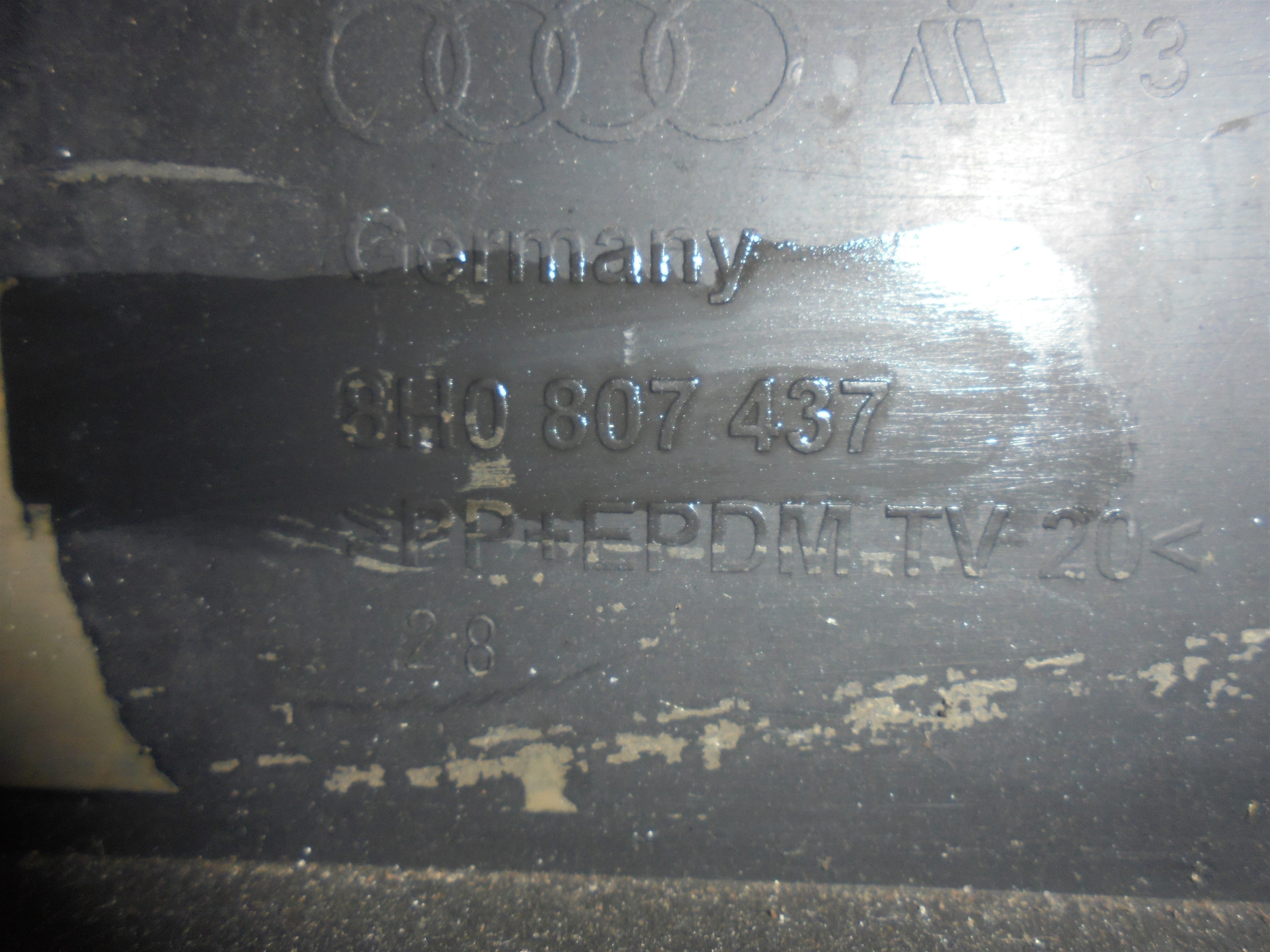 Audi A4 Forkofanger Med OEM Nr. 8H0807437 Fra Audi Ophugger
