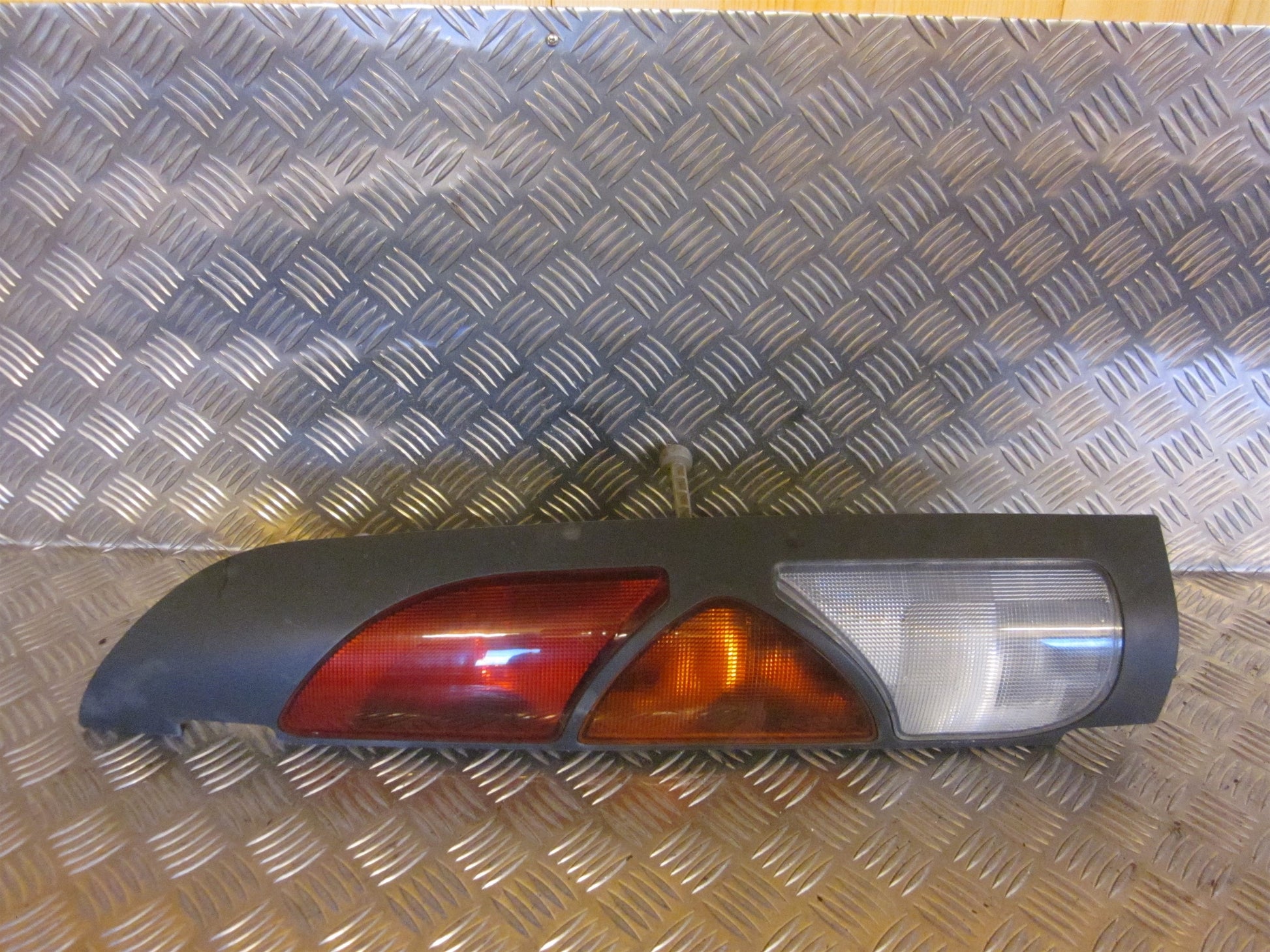 Renault Kangoo 1 Baglygte Med OEM Nr. Ophugger Fra Renault Ophugger