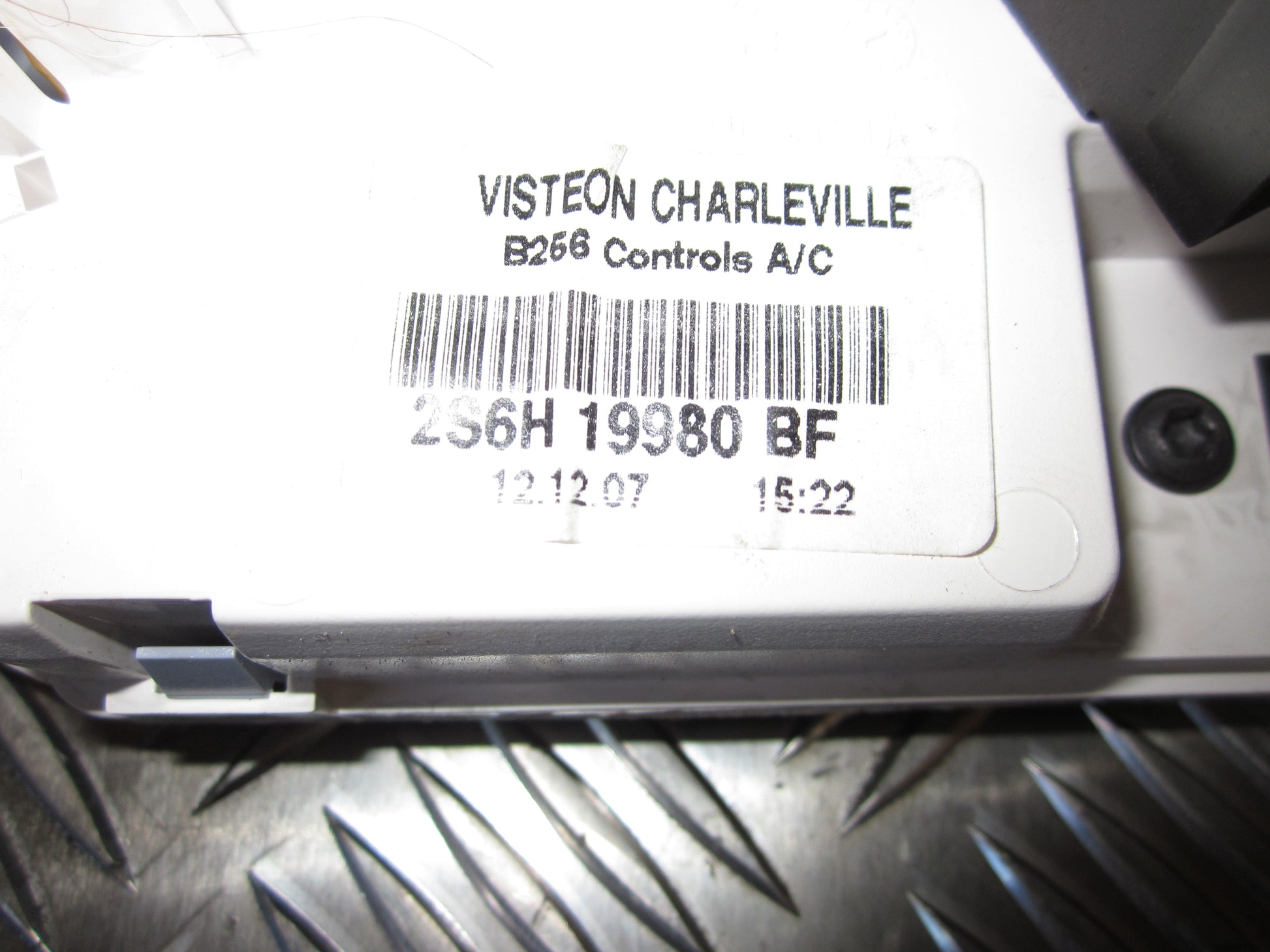 Ford Fusion 1 Varmeregulering Med OEM Nr. Ophugger Fra Ford Ophugger