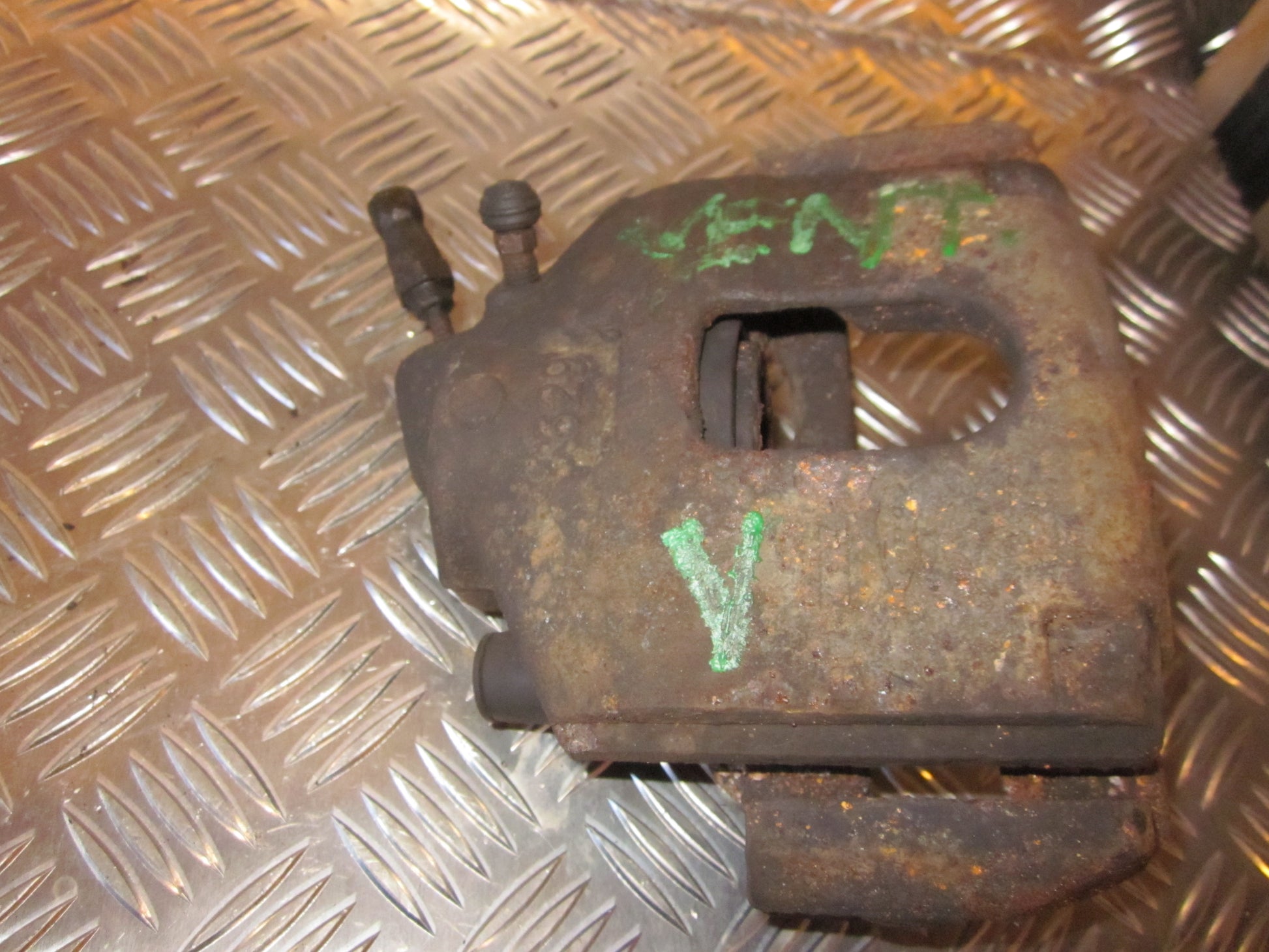 Ford Fusion 1 Bremsekaliber VF Med OEM Nr. Ophugger Fra Ford Ophugger