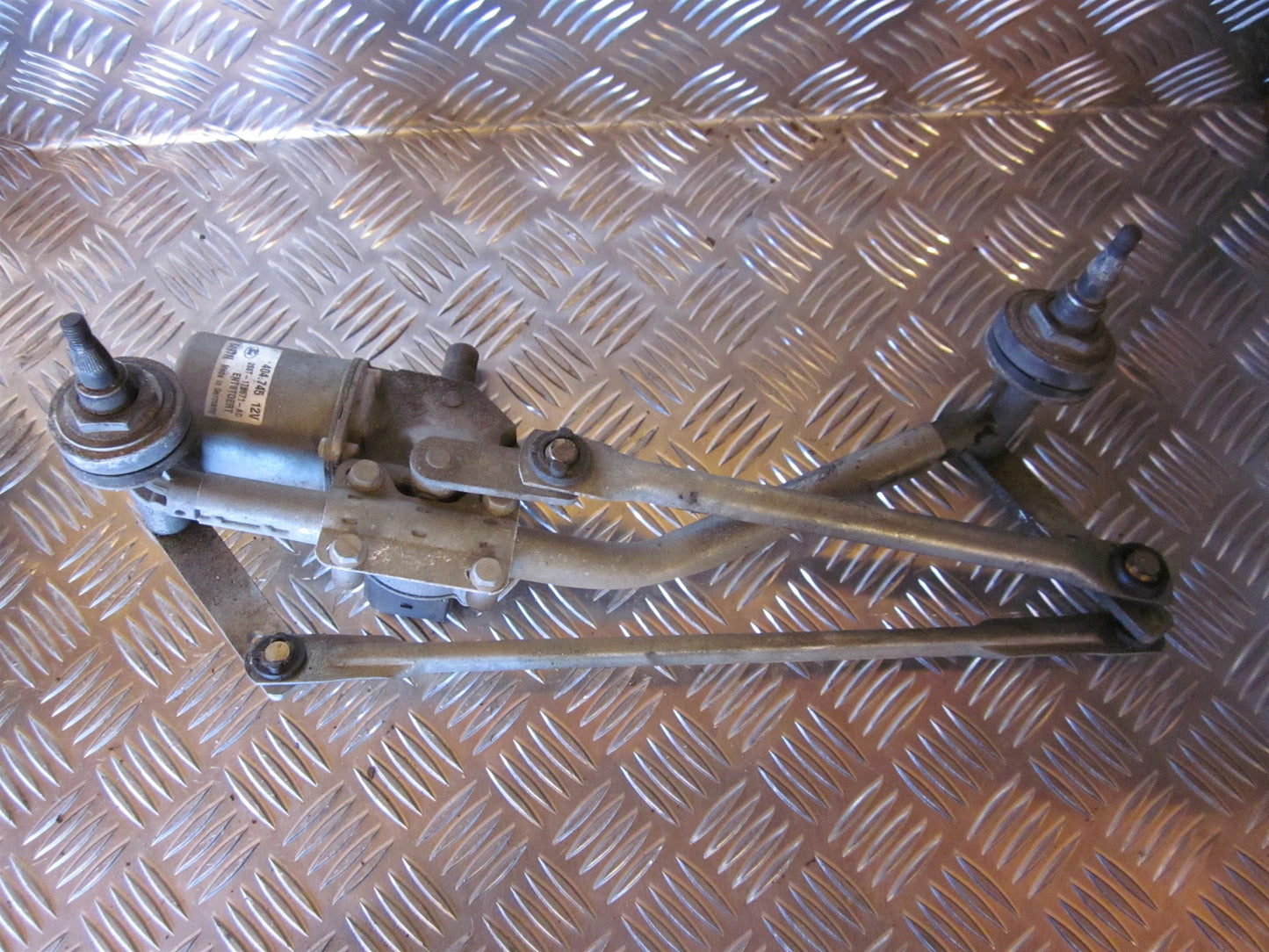 Ford Fusion 1 Viskermotor Med OEM Nr. Ophugger Fra Ford Ophugger