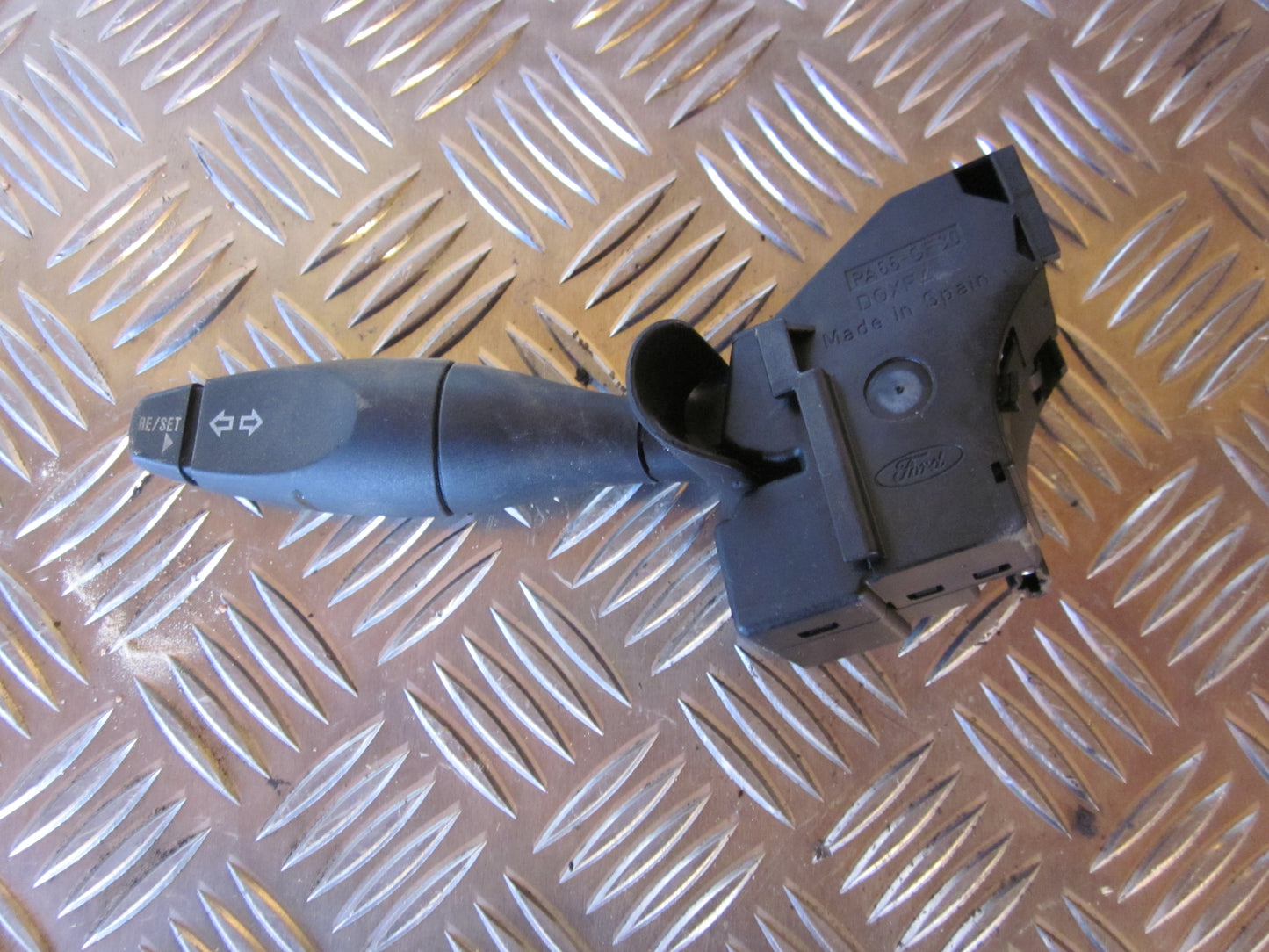 Ford Fusion 1 Kontakt Blink Med OEM Nr. Ophugger Fra Ford Ophugger