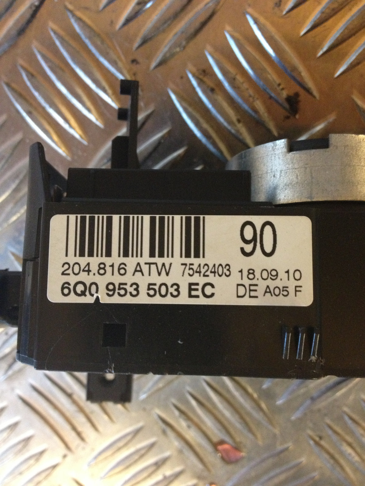 Skoda Fabia Kontakt Combi Med OEM Nr. 6Q0953503EC Fra Skoda Ophugger