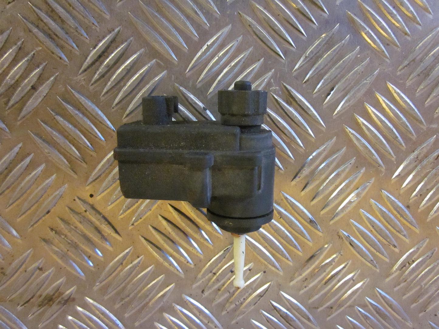 Opel Corsa B Lygtejusterings Motor Med OEM Nr. Ophugger Fra Opel Ophugger