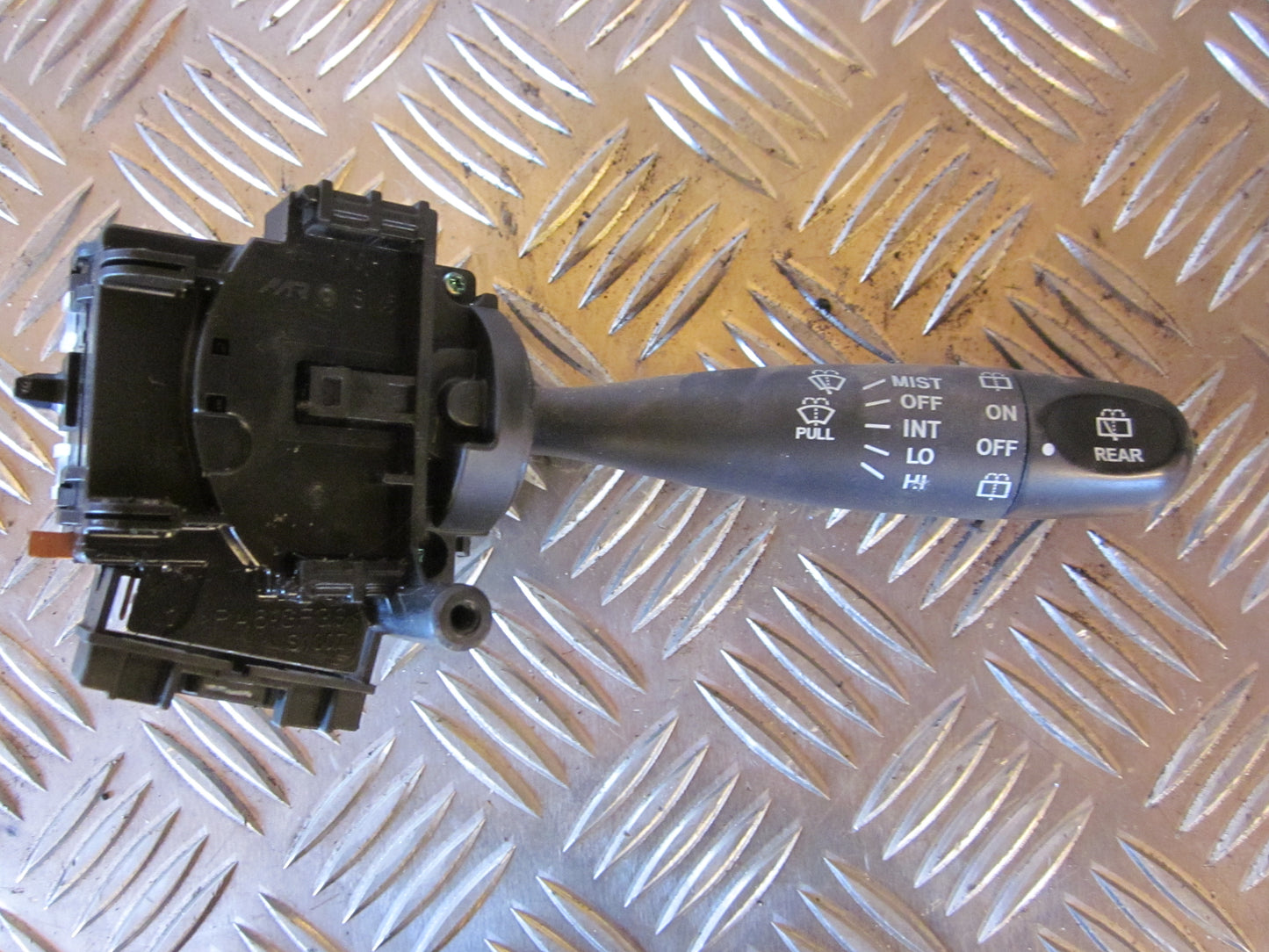 Suzuki Alto Kontakt Visker Med OEM Nr. 37310M75J30 Fra Suzuki Ophugger