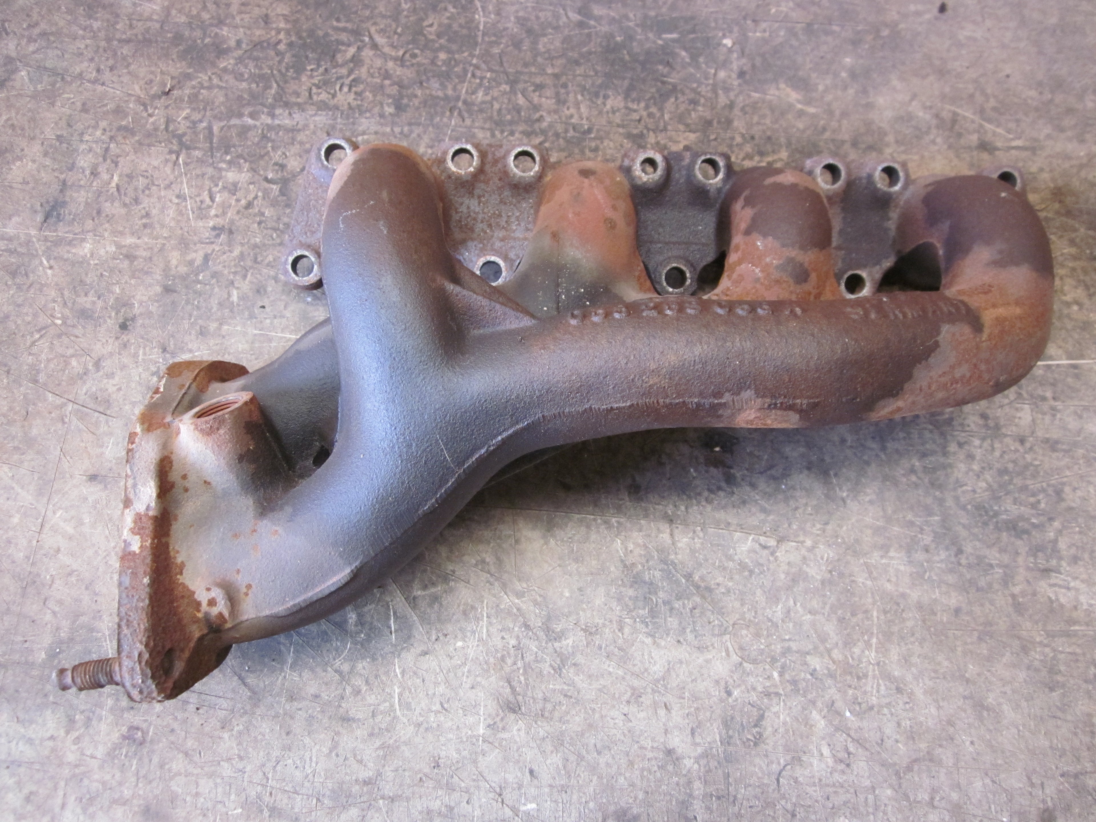 Audi A4 Manifold Ud Med OEM Nr. 058258033A Fra Audi Ophugger