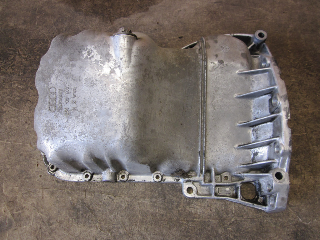 Audi A4 Bundkar Med OEM Nr. Ophugger Fra Audi Ophugger