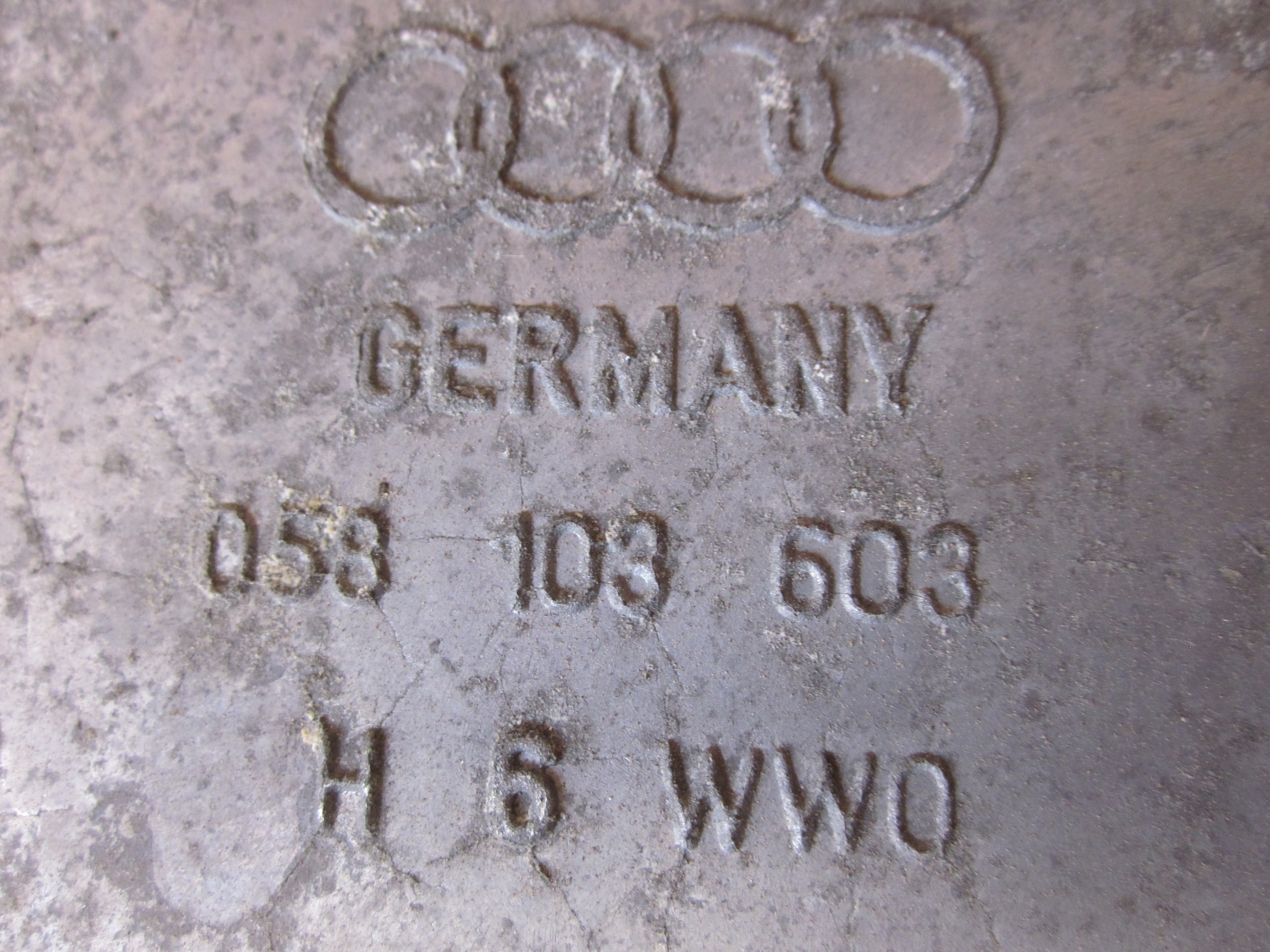 Audi A4 Bundkar Med OEM Nr. Ophugger Fra Audi Ophugger