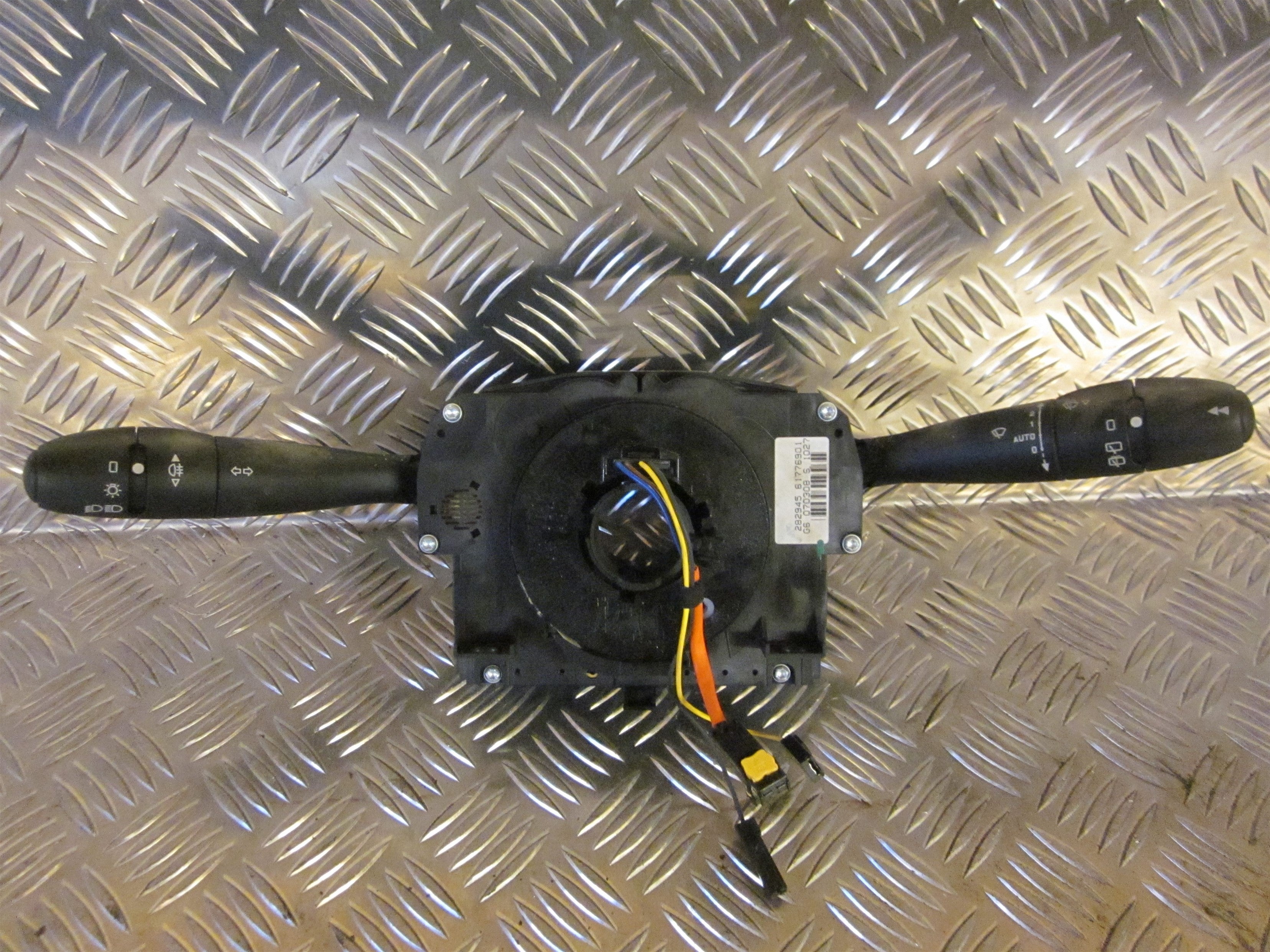 Citroen C3 Kontakt Combi Med OEM Nr. 96576767XT Fra Citroen Ophugger
