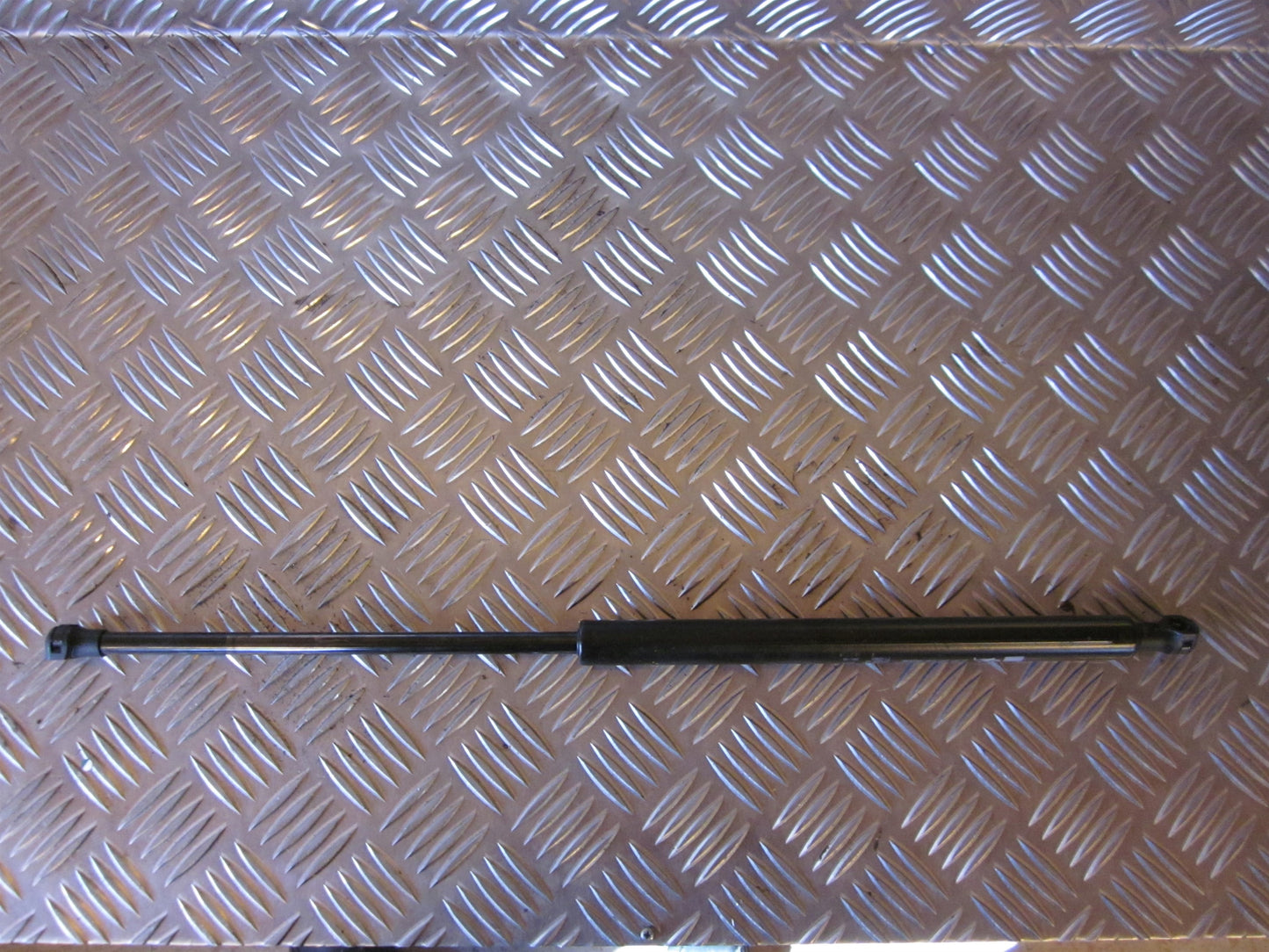 Citroen C5 Fronthjelmsdæmper Med OEM Nr. Ophugger Fra Citroen Ophugger