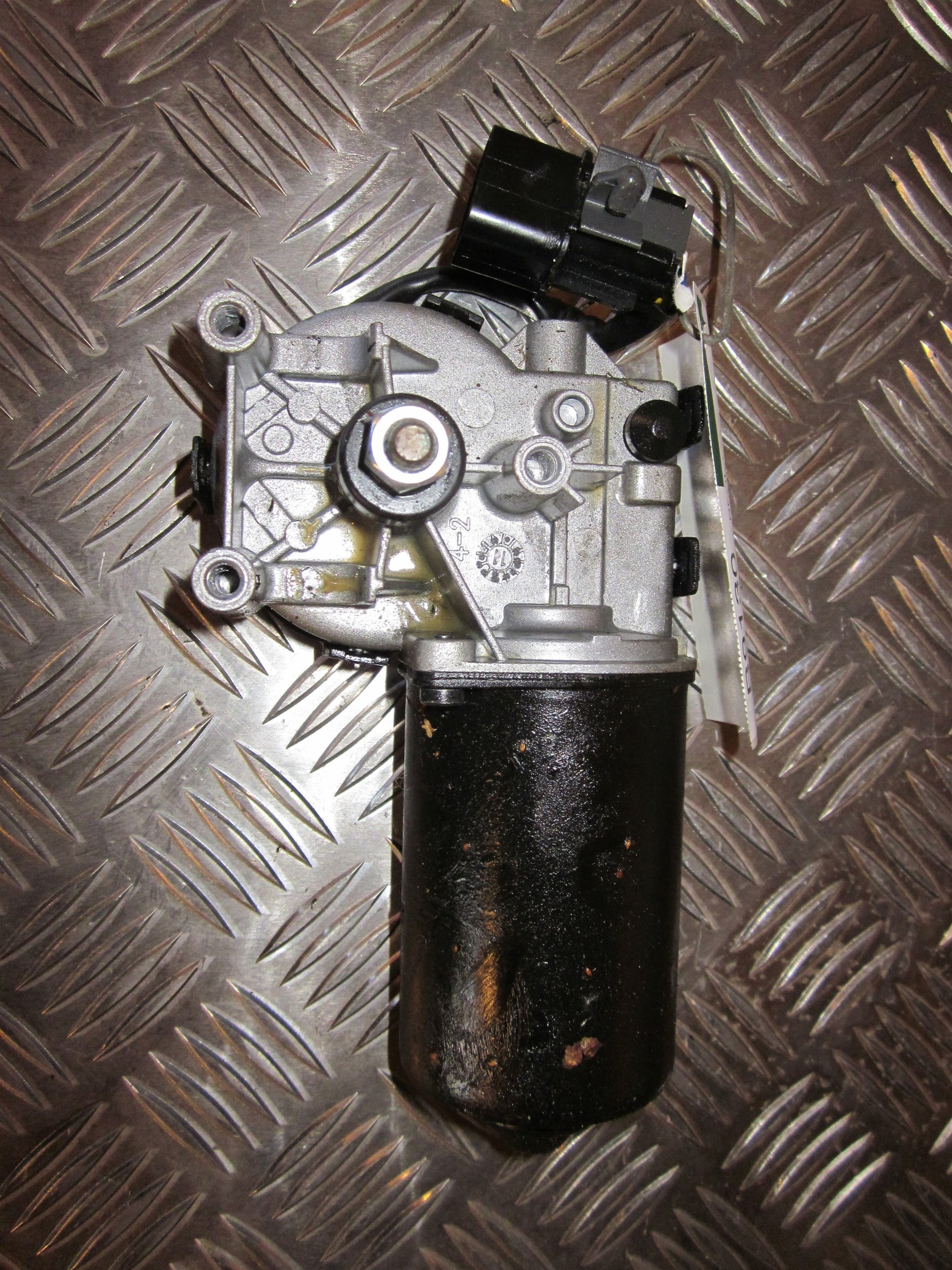 Hyundai I10 Viskermotor Med OEM Nr. Ophugger Fra Hyundai Ophugger