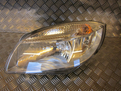 Skoda Fabia Forlygte Med OEM Nr. 5J1941015 Fra Skoda Ophugger