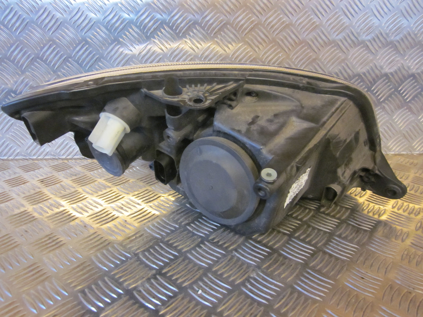 Skoda Fabia Forlygte Med OEM Nr. 5J1941015 Fra Skoda Ophugger