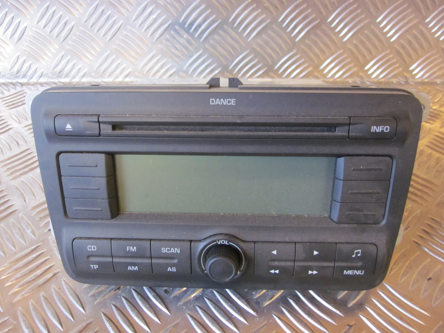 Skoda Fabia Radio M/Cd Med OEM Nr. 5J0035161A Fra Skoda Ophugger