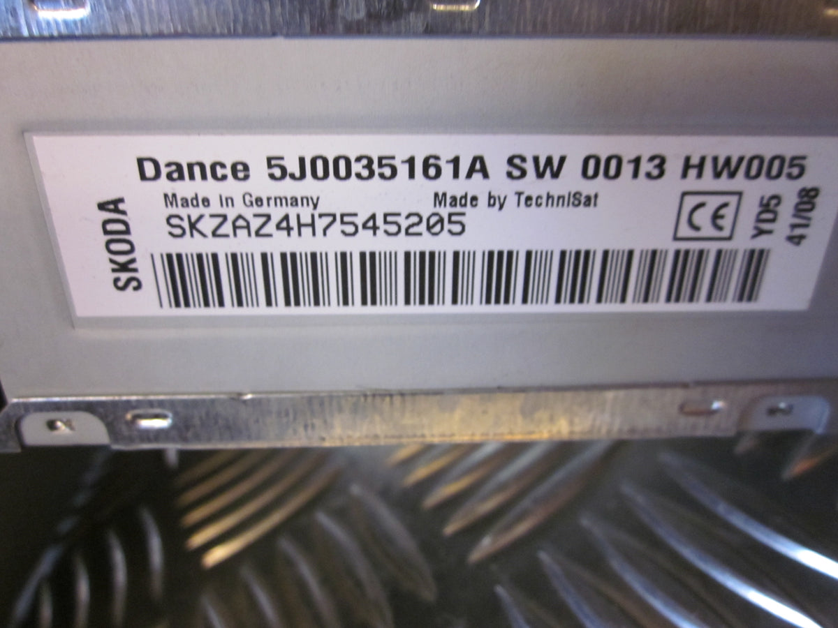 Skoda Fabia Radio M/Cd Med OEM Nr. 5J0035161A Fra Skoda Ophugger