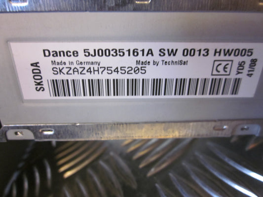 Skoda Fabia Radio M/Cd Med OEM Nr. 5J0035161A Fra Skoda Ophugger