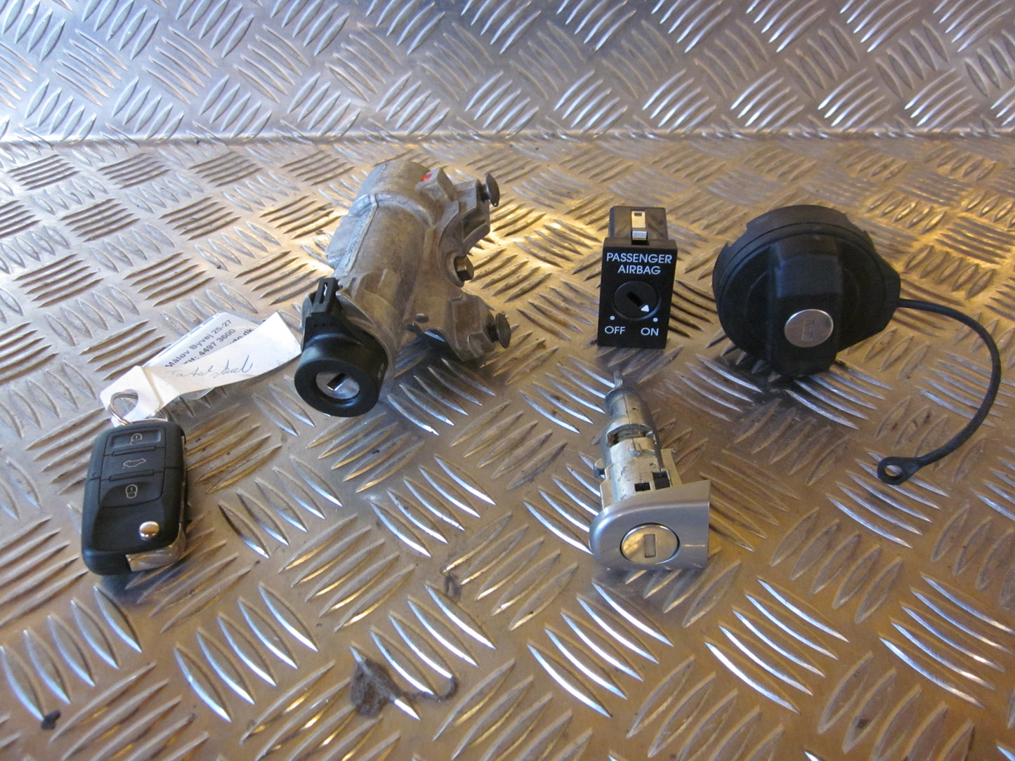 Skoda Fabia Låsesæt  Med OEM Nr. 8E0998855D Fra Skoda Ophugger