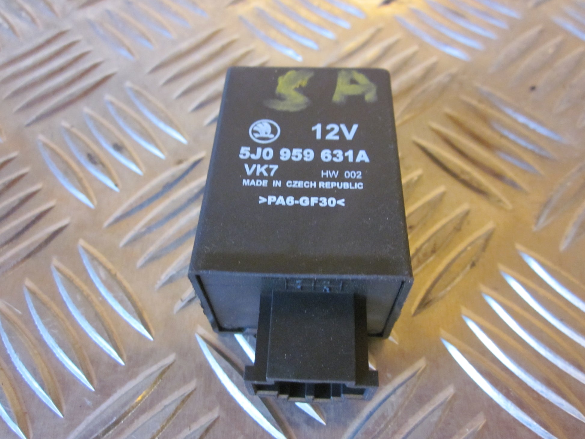 Skoda Fabia Relæ Diverse Med OEM Nr. 5J0959631A Fra Skoda Ophugger