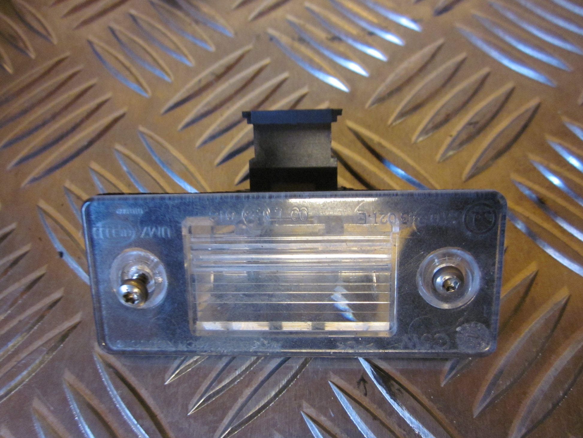 Skoda Fabia Nummerpladelygte Med OEM Nr. 6Y0943021E Fra Skoda Ophugger