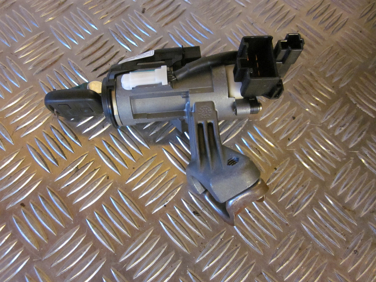 Toyota Corolla E12 Ratlås Med OEM Nr. 8978302020 Fra Toyota Ophugger