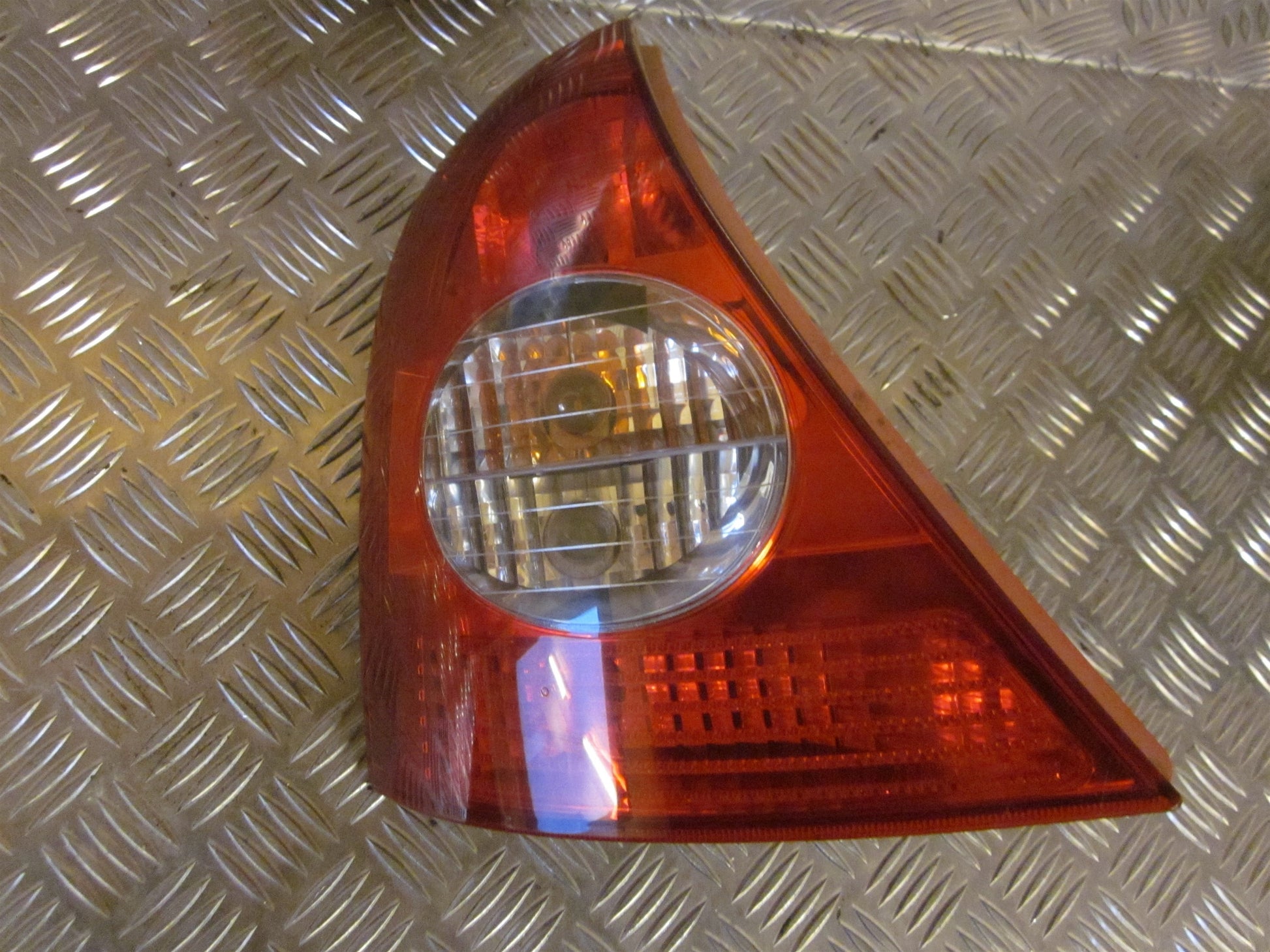 Renault Clio 2 Baglygte Med OEM Nr. Ophugger Fra Renault Ophugger