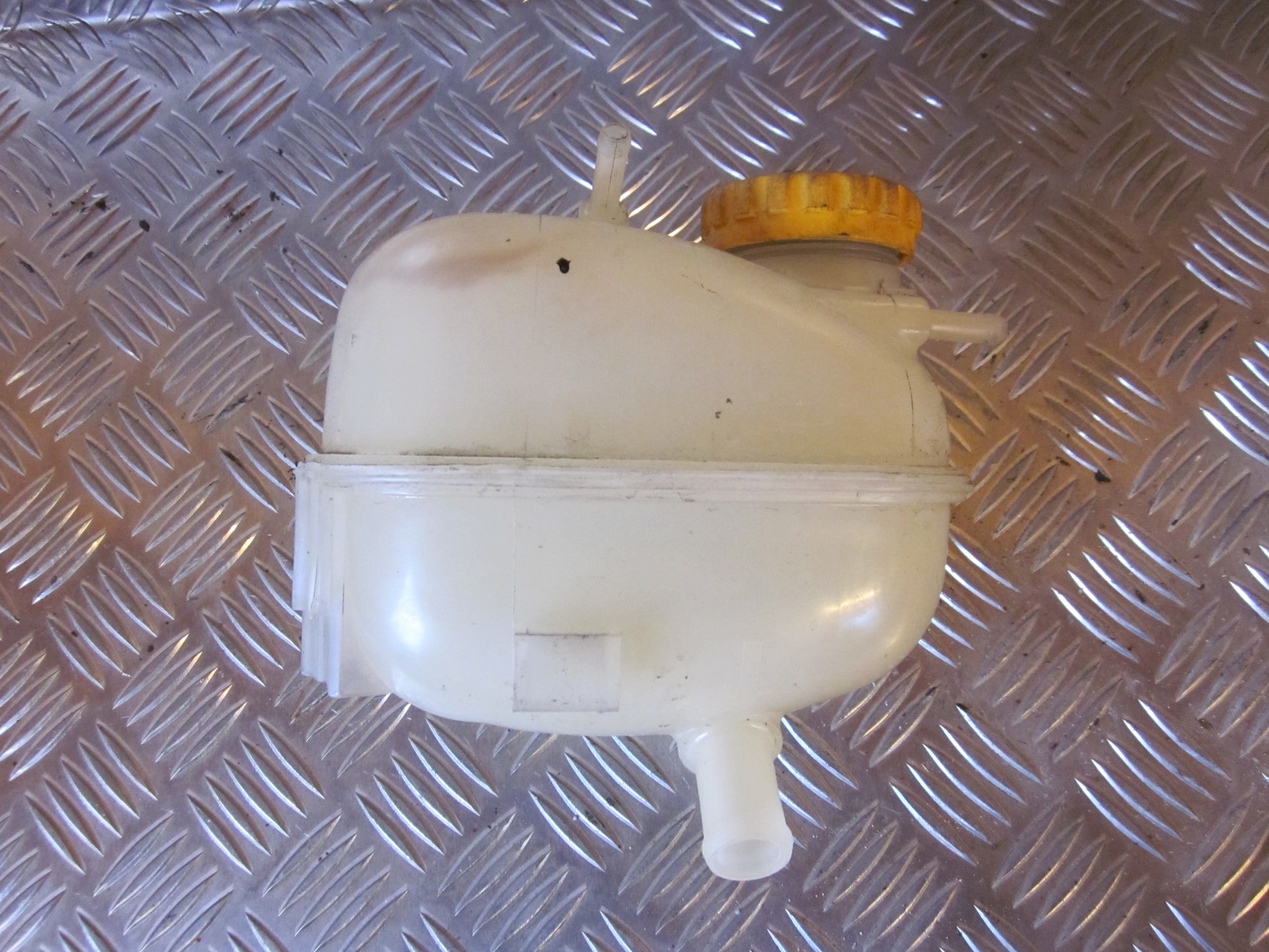 Opel Corsa C Ekspansionsbehold Med OEM Nr. Ophugger Fra Opel Ophugger