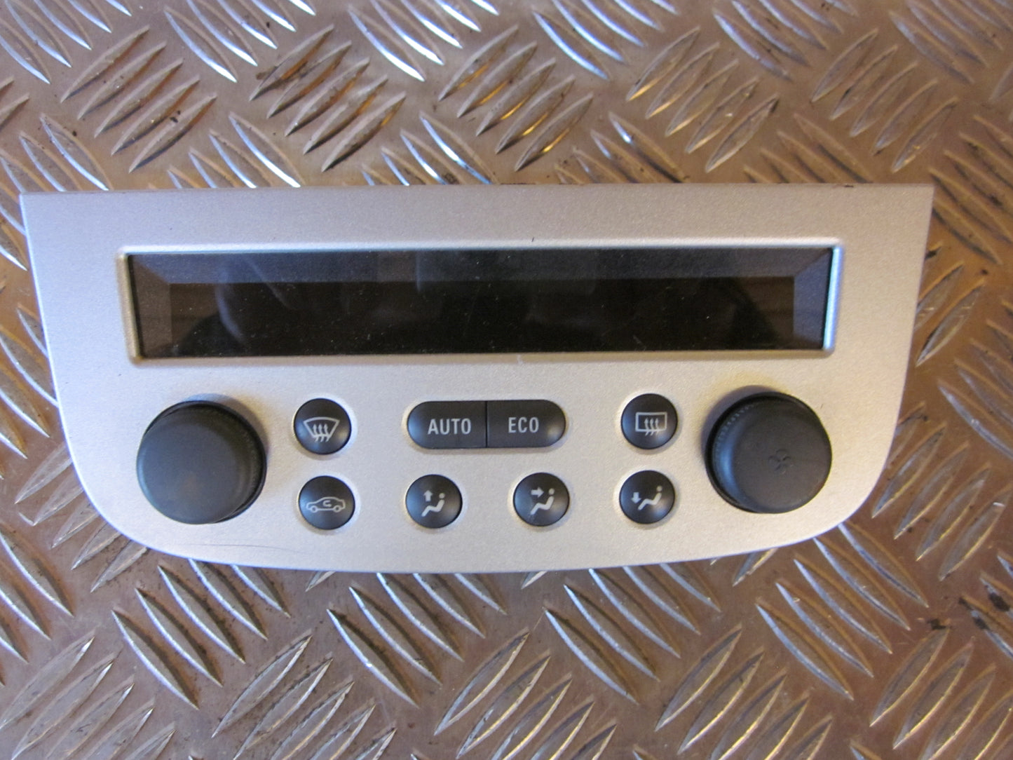 Opel Corsa C Varmeregulering Med OEM Nr. Ophugger Fra Opel Ophugger