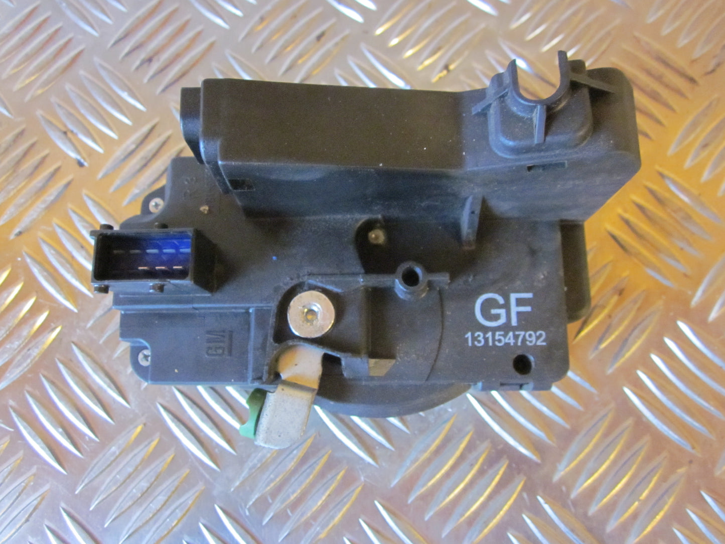 Opel Corsa C Dørlås Med OEM Nr. Ophugger Fra Opel Ophugger