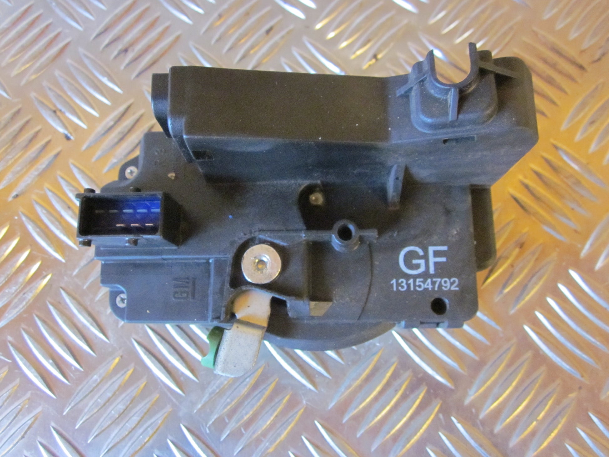 Opel Corsa C Dørlås Med OEM Nr. Ophugger Fra Opel Ophugger