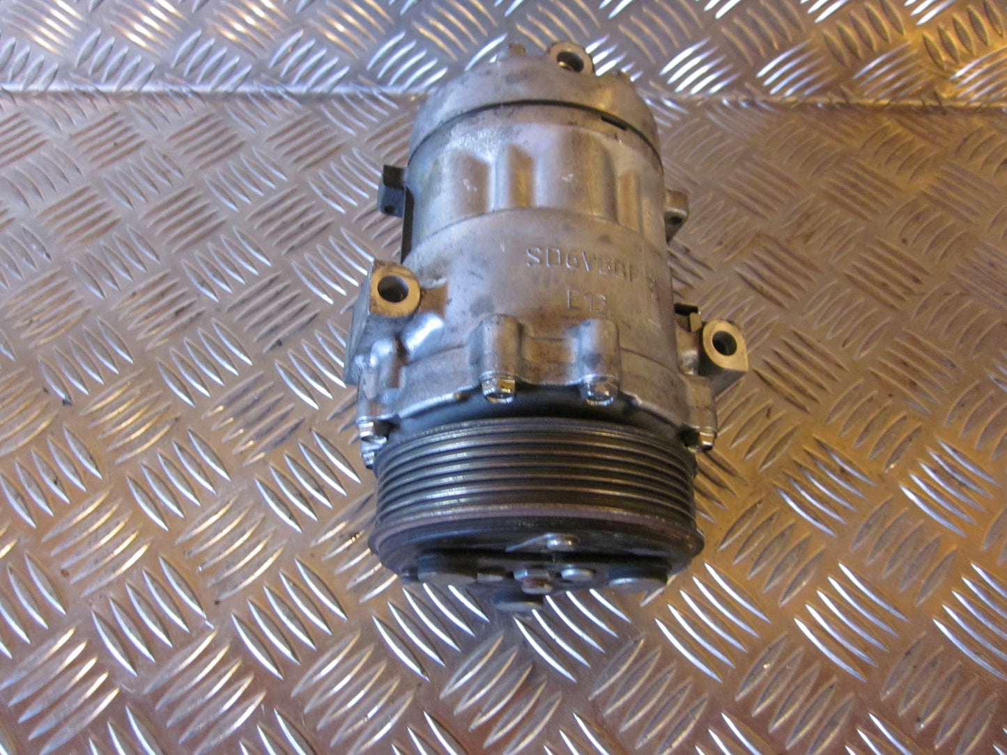 Opel Corsa C Aircondition Pumpe Med OEM Nr. 13197538 Fra Opel Ophugger