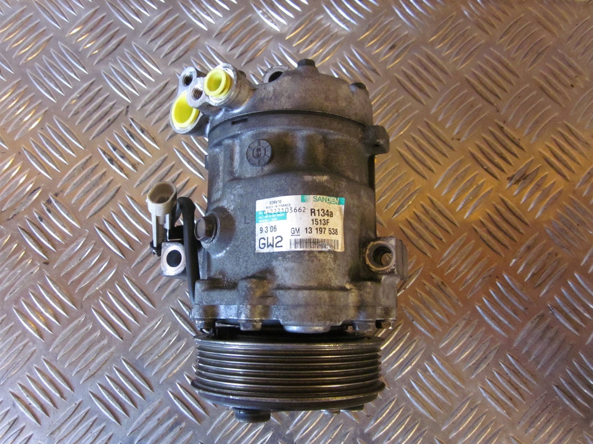 Opel Corsa C Aircondition Pumpe Med OEM Nr. MODEL1513F Fra Opel Ophugger