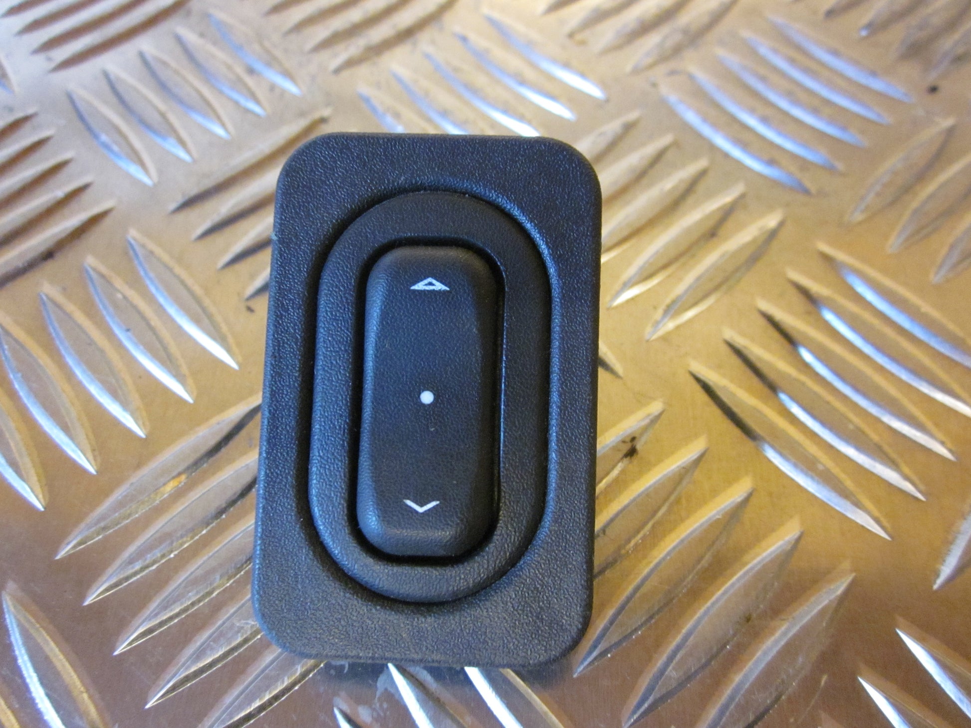 Opel Corsa C Kontakt Rudehejs Med OEM Nr. Ophugger Fra Opel Ophugger