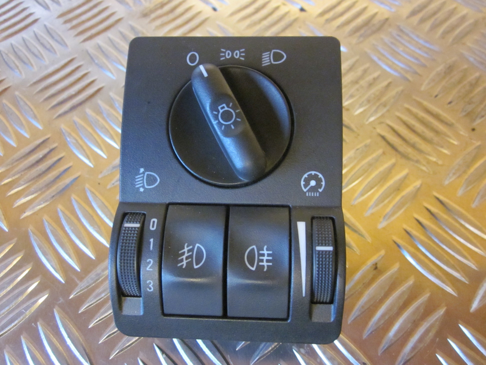 Opel Corsa C Kontakt Lys Med OEM Nr. Ophugger Fra Opel Ophugger