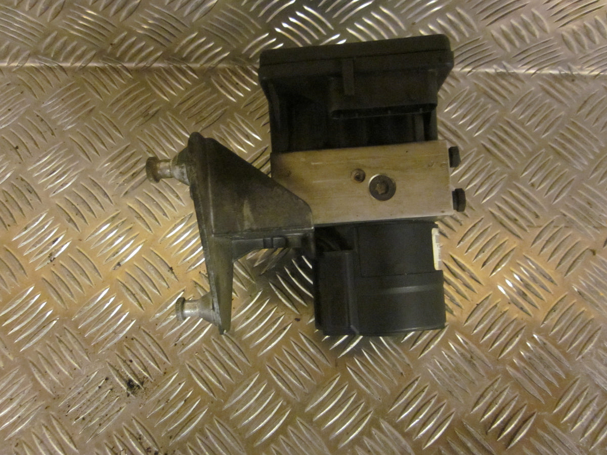 Mercedes C 180-280 W202 ABS Pumpe Med OEM Nr. A0024319212 Fra Mercedes Ophugger